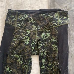 flower design cropped lululemon leggings